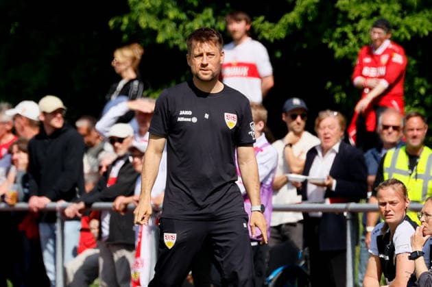 26.04.2026, Deutschland, Stuttgart, Fußball 2. Frauen-Bundesliga, 15. Spieltag, VfB Stuttgart vs. SV Meppen 1912, VfB Trainer Nico Schneck
