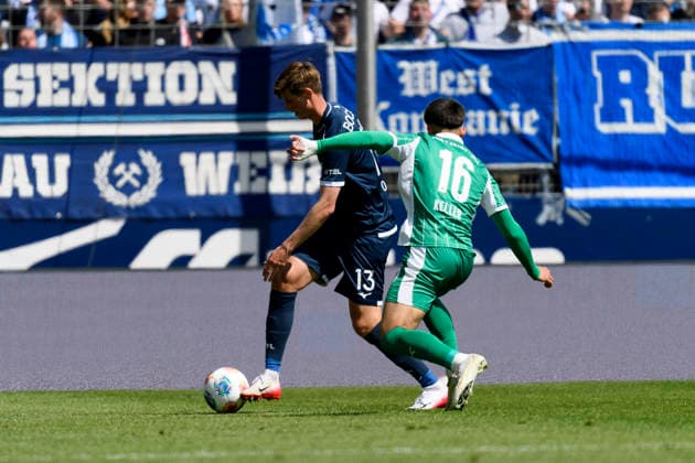 Oliver Olsen (VfL Bochum) und Aaron Keller (SpVgg Greuther Fuerth) im Kampf um den Ball waehrend des spiels der 2. Bundesliga zwischen VfL Bochum und SpVgg Greuther Fürth, Vonovia Ruhrstadion am 26. April 2026 in Bochum, Deutschland. (Foto von Max Maiwald DeFodi Images) +++ Oliver Olsen (VfL Bochum) und Aaron Keller (SpVgg Greuther Fuerth) battle for the ball during the 2. Bundesliga match between VfL Bochum and SpVgg Greuther Fürth at Vonovia Ruhrstadion on April 26, 2026 in Bochum, Germany. (Photo by Max Maiwald DeFodi Images) (Photo by Max Maiwald DeFodi Images) -