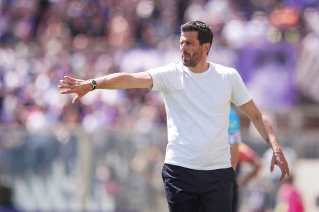 SassuoloÕs head coach Fabio Grosso shouts instructions to his players during the Serie A soccer match between Fiorentina and Sassuolo at the Artemio Franchi Stadium in Florence, north Italy - Sunday, April 26, 2026 -  Copyright: xMassimoxPaolone LaPressex