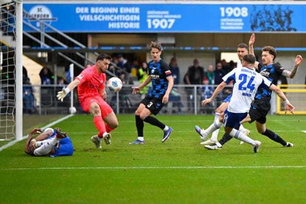 Paderborn, Home Deluxe Arena, 26.04.26, GER, Herren, 2.Bundesliga, Saison 2025-2026, SC Paderborn 07 - FC Schalke 04 Bild: Adil AOUCHICHE (Schalke) macht das Tor zum 2:2 DFL regulations prohibit any use of photographs as image sequences and or quasi-video. NRW Deutschland