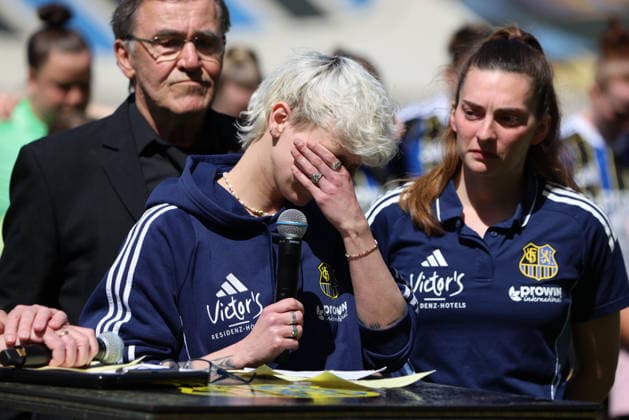 26.04.2026, Fussball, Frauen, Regionalliga Südwest, Saison 2025 2026, 1. FC Saarbrücken - SV 07 Elversberg, Emma Dörr (1. FC Saarbrücken) weint Saarbrücken Ludwigsparkstadion Saarland Deutschland (DEU) Copyright: xSebastianxBachx
