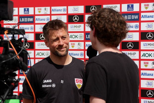 26.04.2026, Deutschland, Stuttgart, Fußball 2. Frauen-Bundesliga, 15. Spieltag, VfB Stuttgart vs. SV Meppen 1912, VfB Trainer Nico Schneck