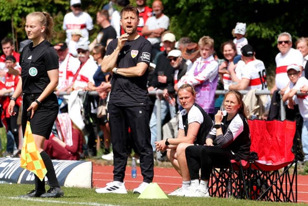 26.04.2026, Deutschland, Stuttgart, Fußball 2. Frauen-Bundesliga, 15. Spieltag, VfB Stuttgart vs. SV Meppen 1912, VfB Trainer Nico Schneck