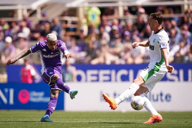 FiorentinaÕs Dodo fights for the ball with SassuoloÕs Nemanja Matic during the Serie A soccer match between Fiorentina and Sassuolo at the Artemio Franchi Stadium in Florence, north Italy - Sunday, April 26, 2026 -  Copyright: xMassimoxPaolone LaPressex