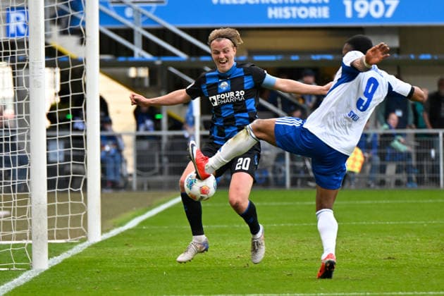 Paderborn, Home Deluxe Arena, 26.04.26, GER, Herren, 2.Bundesliga, Saison 2025-2026, SC Paderborn 07 - FC Schalke 04 Bild: v.li. im Zweikampf Felix GOETZE (Paderborn) und Moussa SYLLA (Schalke) DFL regulations prohibit any use of photographs as image sequences and or quasi-video. NRW Deutschland