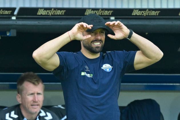Paderborn, Home Deluxe Arena, 26.04.26, GER, Herren, 2.Bundesliga, Saison 2025-2026, SC Paderborn 07 - FC Schalke 04 Bild: Trainer Ralf KETTEMANN (Paderborn) DFL regulations prohibit any use of photographs as image sequences and or quasi-video. NRW Deutschland