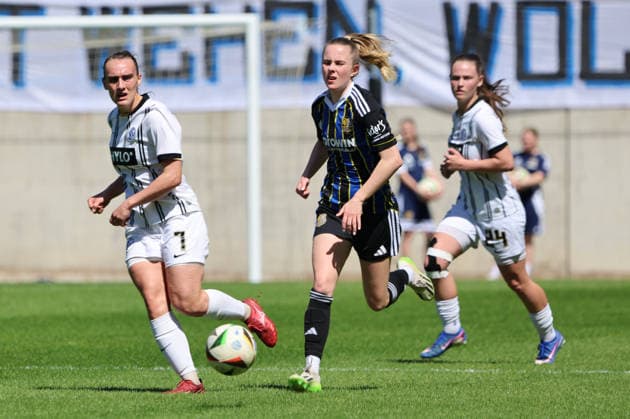 26.04.2026, Fussball, Frauen, Regionalliga Südwest, Saison 2025 2026, 1. FC Saarbrücken - SV 07 Elversberg, Hannah Amelie Engel (SV 07 Elversberg), Emily Klein (SV 07 Elversberg), Kimberly Ruhstorfer (1. FC Saarbrücken) Saarbrücken Ludwigsparkstadion Saarland Deutschland (DEU) Copyright: xSebastianxBachx