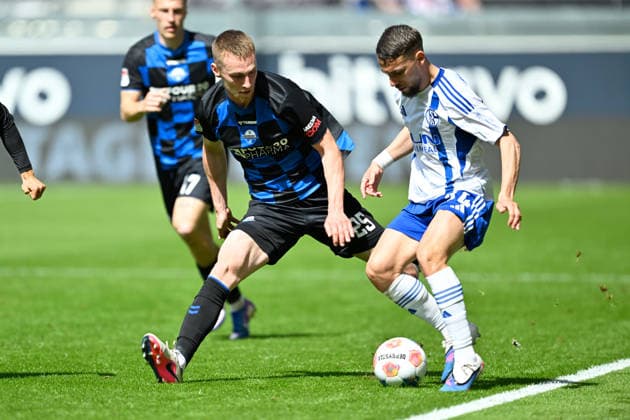 Paderborn, Home Deluxe Arena, 26.04.26, GER, Herren, 2.Bundesliga, Saison 2025-2026, SC Paderborn 07 - FC Schalke 04 Bild: v.li. im Zweikampf Tjark SCHELLER (Paderborn) und Adil AOUCHICHE (Schalke) DFL regulations prohibit any use of photographs as image sequences and or quasi-video. NRW Deutschland
