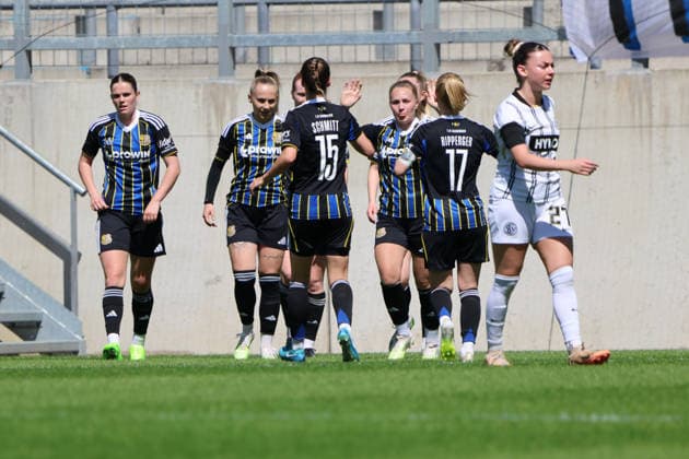 26.04.2026, Fussball, Frauen, Regionalliga Südwest, Saison 2025 2026, 1. FC Saarbrücken - SV 07 Elversberg, Torjubel zum 1:0, Torschütze: Leonie Stöhr (1. FC Saarbrücken) Saarbrücken Ludwigsparkstadion Saarland Deutschland (DEU) Copyright: xSebastianxBachx