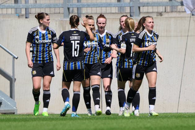 26.04.2026, Fussball, Frauen, Regionalliga Südwest, Saison 2025 2026, 1. FC Saarbrücken - SV 07 Elversberg, Torjubel zum 1:0, Torschütze: Leonie Stöhr (1. FC Saarbrücken) Saarbrücken Ludwigsparkstadion Saarland Deutschland (DEU) Copyright: xSebastianxBachx