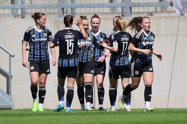 26.04.2026, Fussball, Frauen, Regionalliga Südwest, Saison 2025 2026, 1. FC Saarbrücken - SV 07 Elversberg, Torjubel zum 1:0, Torschütze: Leonie Stöhr (1. FC Saarbrücken) Saarbrücken Ludwigsparkstadion Saarland Deutschland (DEU) Copyright: xSebastianxBachx