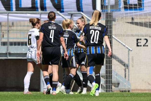 26.04.2026, Fussball, Frauen, Regionalliga Südwest, Saison 2025 2026, 1. FC Saarbrücken - SV 07 Elversberg, Torjubel zum 2:0, Torschützin: Kimberly Ruhstorfer (1. FC Saarbrücken) Saarbrücken Ludwigsparkstadion Saarland Deutschland (DEU) Copyright: xSebastianxBachx