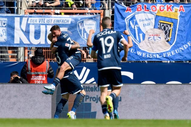 Philipp Hofmann (VfL Bochum) Torjubel, jubelt nach seinem Treffer zum 2:0 waehrend des spiels der 2. Bundesliga zwischen VfL Bochum und SpVgg Greuther Fürth, Vonovia Ruhrstadion am 26. April 2026 in Bochum, Deutschland. (Foto von Max Maiwald DeFodi Images) +++ Philipp Hofmann (VfL Bochum) celebrates after scoring his team s second goal during the 2. Bundesliga match between VfL Bochum and SpVgg Greuther Fürth at Vonovia Ruhrstadion on April 26, 2026 in Bochum, Germany. (Photo by Max Maiwald DeFodi Images) (Photo by Max Maiwald DeFodi Images) -