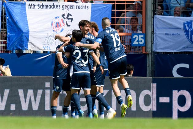 Philipp Hofmann (VfL Bochum) Torjubel, jubelt nach seinem Treffer zum 2:0 waehrend des spiels der 2. Bundesliga zwischen VfL Bochum und SpVgg Greuther Fürth, Vonovia Ruhrstadion am 26. April 2026 in Bochum, Deutschland. (Foto von Max Maiwald DeFodi Images) +++ Philipp Hofmann (VfL Bochum) celebrates after scoring his team s second goal during the 2. Bundesliga match between VfL Bochum and SpVgg Greuther Fürth at Vonovia Ruhrstadion on April 26, 2026 in Bochum, Germany. (Photo by Max Maiwald DeFodi Images) (Photo by Max Maiwald DeFodi Images) -