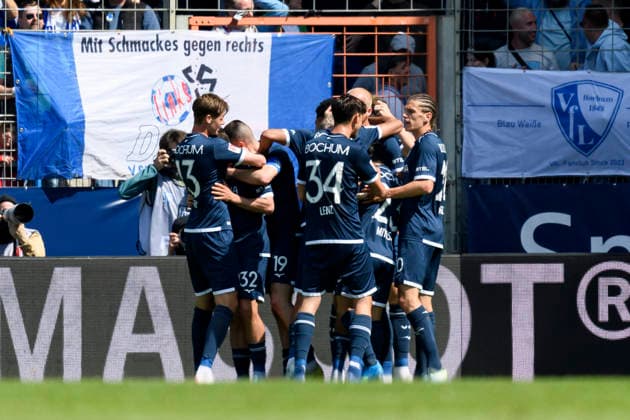 Philipp Hofmann (VfL Bochum) Torjubel, jubelt nach seinem Treffer zum 2:0 waehrend des spiels der 2. Bundesliga zwischen VfL Bochum und SpVgg Greuther Fürth, Vonovia Ruhrstadion am 26. April 2026 in Bochum, Deutschland. (Foto von Max Maiwald DeFodi Images) +++ Philipp Hofmann (VfL Bochum) celebrates after scoring his team s second goal during the 2. Bundesliga match between VfL Bochum and SpVgg Greuther Fürth at Vonovia Ruhrstadion on April 26, 2026 in Bochum, Germany. (Photo by Max Maiwald DeFodi Images) (Photo by Max Maiwald DeFodi Images) -