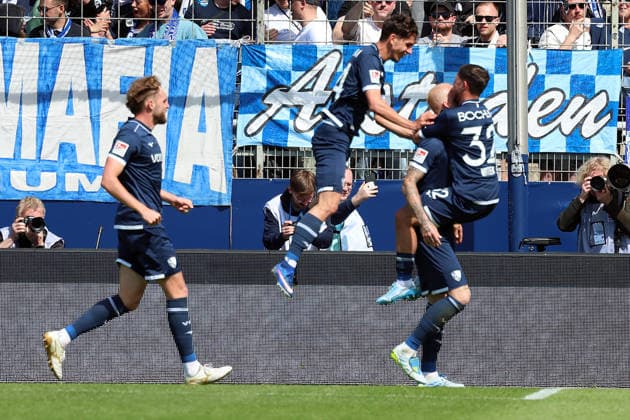 26.04.2026, xrekx, Fussball 2.Bundesliga, VfL Bochum - SpVgg Greuther Fuerth v.l. Torjubel nach dem Tor zum celebrating the goal celebrate 2:0 durch Philipp Hofmann (VfL Bochum) (DFL DFB REGULATIONS PROHIBIT ANY USE OF PHOTOGRAPHS as IMAGE SEQUENCES and or QUASI-VIDEO) Bochum
