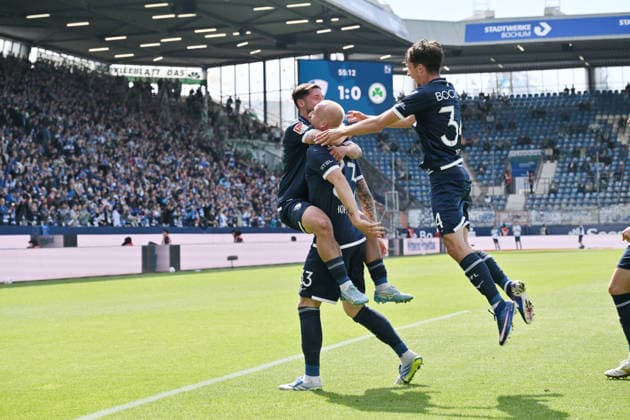 Jubel 2:0, v.li., Maximilian Wittek (VfL Bochum), Philipp Hofmann (VfL Bochum), Cajetan Lenz (VfL Bochum) 26.04.2026, Fussball 2. Bundesliga, Saison 2025 2026, 31. Spieltag, VfL Bochum - SpVgg Greuther Fürth DFL regulations prohibit any use of photographs as image sequences and or quasi-video Bochum Vonovia Ruhrstadion Nordrhein Westfalen Deutschland
