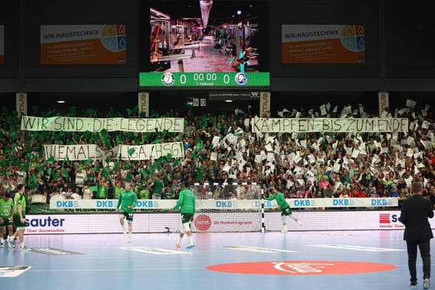 26.04.2026, xovx, Handball Daikin Handball Bundesliga, HSG Wetzlar - Bergischer HC Choreografie der Fans der HSG Wetzlar Wetzlar Buderus-Arena Hessen Deutschland (DE)