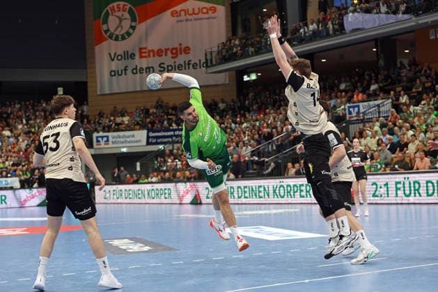 26.04.2026, xovx, Handball Daikin Handball Bundesliga, HSG Wetzlar - Bergischer HC v.l. Sören Steinhaus (Bergischer HC), Stefan Cavor (HSG Wetzlar), Gerdas Babarskas (Bergischer HC), Aron Seesing (Bergischer HC) Wetzlar Buderus-Arena Hessen Deutschland (DE)