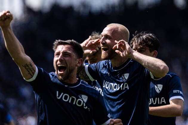Sport Bilder des Tages 2. Fußball Bundesliga: VfL Bochum - SpVgg Greuther Fürth; 26.04.2026 VfL Bochum bejubelt das Tor, 2:0 durch Philipp Hofmann (VfL Bochum, 33) 2. Fußball Bundesliga: VfL Bochum - SpVgg Greuther Fürth; Vonovia-Ruhrstadion, Bochum; 26.04.2026 DFL regulations prohibit any use of photographs as image sequences and or quasi video. *** 2 Soccer Bundesliga VfL Bochum SpVgg Greuther Fürth 26 04 2026 VfL Bochum celebrates the goal, 2 0 by Philipp Hofmann VfL Bochum, 33 2 Soccer Bundesliga VfL Bochum SpVgg Greuther Fürth Vonovia Ruhrstadion, Bochum 26 04 2026 DFL regulations prohibit any use of photographs as image sequences and or quasi video Copyright: xBEAUTIFULxSPORTS Buriakovx