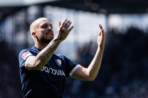 2. Fußball Bundesliga: VfL Bochum - SpVgg Greuther Fürth; 26.04.2026 VfL Bochum bejubelt das Tor, 2:0 durch Philipp Hofmann (VfL Bochum, 33) 2. Fußball Bundesliga: VfL Bochum - SpVgg Greuther Fürth; Vonovia-Ruhrstadion, Bochum; 26.04.2026 DFL regulations prohibit any use of photographs as image sequences and or quasi video.