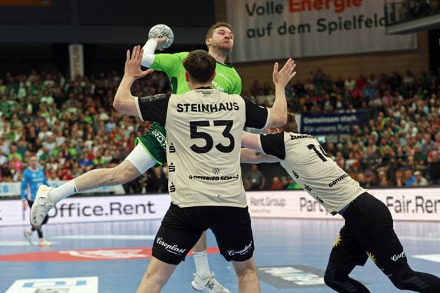 26.04.2026, xovx, Handball Daikin Handball Bundesliga, HSG Wetzlar - Bergischer HC v.l. b53m Dominik Mappes (HSG Wetzlar), Gerdas Babarskas (Bergischer HC), Wetzlar Buderus-Arena Hessen Deutschland (DE)