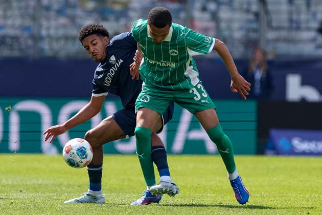 26.04.2026, GER, Fussball, Herren, 2. BL, Saison 2025 2026, Vfl Bochum vs SpVgg Greuther Fürth Francis Onyeka (Bochum) und Maximilian Dietz (Fürth) im Kampf um den Ball Bochum vonovia Ruhrstadion Nordrhein-Westfalen Deutschland