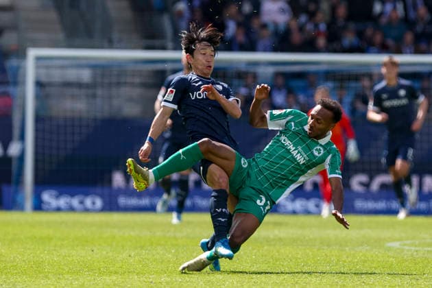 26.04.2026, GER, Fussball, Herren, 2. BL, Saison 2025 2026, Vfl Bochum vs SpVgg Greuther Fürth Koji Miyoshi (Bochum) und Julian Green (Fürth) im Kampf um den Ball Bochum vonovia Ruhrstadion Nordrhein-Westfalen Deutschland