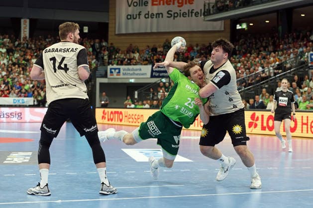 26.04.2026, xovx, Handball Daikin Handball Bundesliga, HSG Wetzlar - Bergischer HC v.l. Gerdas Babarskas (Bergischer HC), Justin Müller (HSG Wetzlar), Aron Seesing (Bergischer HC). Wetzlar Buderus-Arena Hessen Deutschland (DE)