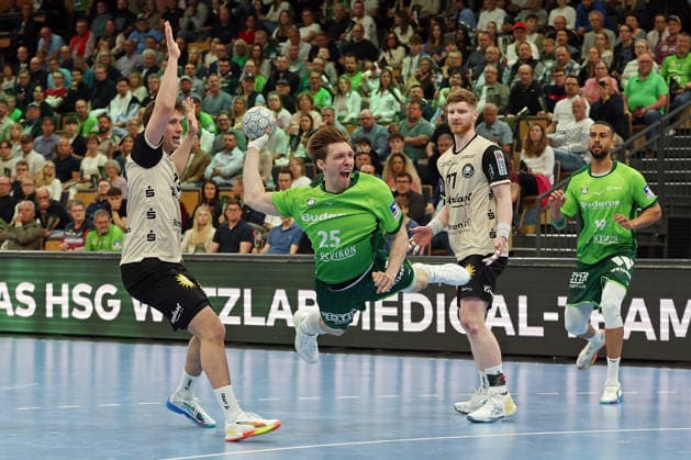 Sport Bilder des Tages 26.04.2026, xovx, Handball Daikin Handball Bundesliga, HSG Wetzlar - Bergischer HC v.l. Lars Mitchell Kooij (Bergischer HC), Justin Müller (HSG Wetzlar), Johannes Wasielewski (Bergischer HC), Philipp Ahouansou (HSG Wetzlar) Wetzlar Buderus-Arena Hessen Deutschland (DE) *** 26 04 2026, xovx, Handball Daikin Handball Bundesliga, HSG Wetzlar Bergischer HC v l Lars Mitchell Kooij Bergischer HC , Justin Müller HSG Wetzlar , Johannes Wasielewski Bergischer HC , Philipp Ahouansou HSG Wetzlar Wetzlar Buderus Arena Hessen Germany EN