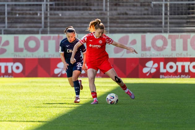 Spielszene, Zweikampf, v.l. Anna Figueira Marques (VfL Bochum, 21), Maja Pageler (1. FSV Mainz 05, 37), GER, 1. FSV Mainz 05 vs. VfL Bochum, Fussball, 2. Frauen-Bundesliga, 23. Spieltag, Saison 2025 2026, 26.04.2026, DFB REGULATIONS PROHIBIT ANY USE OF PHOTOGRAPHS AS IMAGE SEQUENCES AND OR QUASI-VIDEO, GER, 1. FSV Mainz 05 vs. VfL Bochum, Fussball, 2. Frauen-Bundesliga, 23. Spieltag, Saison 2025 2026, 26.04.2026 Mainz Copyright: xEibner-Pressefoto Jan-NiclasxGrox EP_JGG