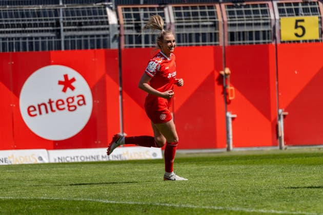 Jubel zum Tor zum 3:0 durch Chiara Bouziane (1. FSV Mainz 05, 10), GER, 1. FSV Mainz 05 vs. VfL Bochum, Fussball, 2. Frauen-Bundesliga, 23. Spieltag, Saison 2025 2026, 26.04.2026, DFB REGULATIONS PROHIBIT ANY USE OF PHOTOGRAPHS AS IMAGE SEQUENCES AND OR QUASI-VIDEO, GER, 1. FSV Mainz 05 vs. VfL Bochum, Fussball, 2. Frauen-Bundesliga, 23. Spieltag, Saison 2025 2026, 26.04.2026 Mainz Copyright: xEibner-Pressefoto Jan-NiclasxGrox EP_JGG