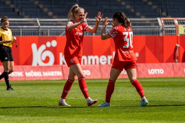 Jubel zum Tor zum 3:0 durch Chiara Bouziane (1. FSV Mainz 05, 10), r. Vital Kats (1. FSV Mainz 05, 30), GER, 1. FSV Mainz 05 vs. VfL Bochum, Fussball, 2. Frauen-Bundesliga, 23. Spieltag, Saison 2025 2026, 26.04.2026, DFB REGULATIONS PROHIBIT ANY USE OF PHOTOGRAPHS AS IMAGE SEQUENCES AND OR QUASI-VIDEO, GER, 1. FSV Mainz 05 vs. VfL Bochum, Fussball, 2. Frauen-Bundesliga, 23. Spieltag, Saison 2025 2026, 26.04.2026 Mainz Copyright: xEibner-Pressefoto Jan-NiclasxGrox EP_JGG