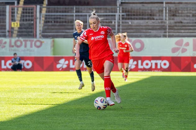 Freisteller, Dribbling, Offensivaktion Chiara Bouziane (1. FSV Mainz 05, 10), GER, 1. FSV Mainz 05 vs. VfL Bochum, Fussball, 2. Frauen-Bundesliga, 23. Spieltag, Saison 2025 2026, 26.04.2026, DFB REGULATIONS PROHIBIT ANY USE OF PHOTOGRAPHS AS IMAGE SEQUENCES AND OR QUASI-VIDEO, GER, 1. FSV Mainz 05 vs. VfL Bochum, Fussball, 2. Frauen-Bundesliga, 23. Spieltag, Saison 2025 2026, 26.04.2026 Mainz Copyright: xEibner-Pressefoto Jan-NiclasxGrox EP_JGG