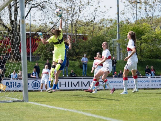 Kiara Beck (VfB Stuttgart, 01) klaert zur Ecke GER, VfB Stuttgart vs. SV Meppen, Fussball, 2. Frauen Bundesliga, 23. Spieltag, Spielzeit 2025 2026, 26.04.2026 GER, VfB Stuttgart vs. SV Meppen, Fussball, 2. Frauen Bundesliga, 23. Spieltag, Spielzeit 2025 2026, 26.04.2026 Stuttgart Copyright: xEibner-Pressefoto CarstenxSchwerx EP_CSG