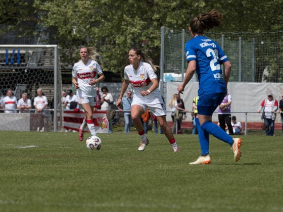 Dafina Redzepi (VfB Stuttgart, 07) beim Spielaufbau GER, VfB Stuttgart vs. SV Meppen, Fussball, 2. Frauen Bundesliga, 23. Spieltag, Spielzeit 2025 2026, 26.04.2026 GER, VfB Stuttgart vs. SV Meppen, Fussball, 2. Frauen Bundesliga, 23. Spieltag, Spielzeit 2025 2026, 26.04.2026 Stuttgart Copyright: xEibner-Pressefoto CarstenxSchwerx EP_CSG