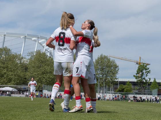 Tor zum 2:0 durch Maxi Rall (VfB Stuttgart, 08), Dafina Redzepi (VfB Stuttgart, 07) schaut sich Verletzung von Maxi Rall (VfB Stuttgart, 08) an GER, VfB Stuttgart vs. SV Meppen, Fussball, 2. Frauen Bundesliga, 23. Spieltag, Spielzeit 2025 2026, 26.04.2026 GER, VfB Stuttgart vs. SV Meppen, Fussball, 2. Frauen Bundesliga, 23. Spieltag, Spielzeit 2025 2026, 26.04.2026 Stuttgart Copyright: xEibner-Pressefoto CarstenxSchwerx EP_CSG
