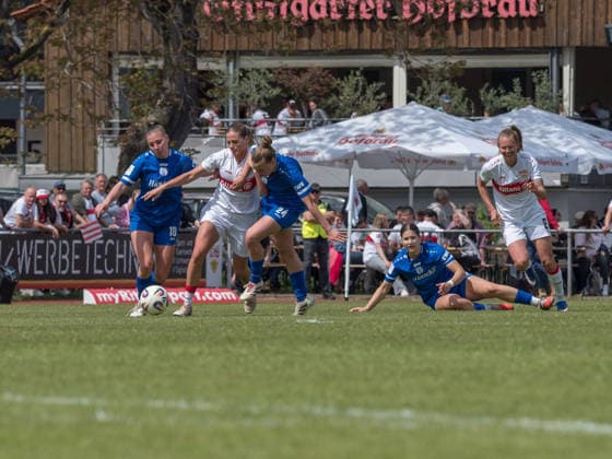 Lana Hubbeling (SV Meppen, 18), Dafina Redzepi (VfB Stuttgart, 07), Lilly Bartke (SV Meppen, 24) GER, VfB Stuttgart vs. SV Meppen, Fussball, 2. Frauen Bundesliga, 23. Spieltag, Spielzeit 2025 2026, 26.04.2026 GER, VfB Stuttgart vs. SV Meppen, Fussball, 2. Frauen Bundesliga, 23. Spieltag, Spielzeit 2025 2026, 26.04.2026 Stuttgart Copyright: xEibner-Pressefoto CarstenxSchwerx EP_CSG