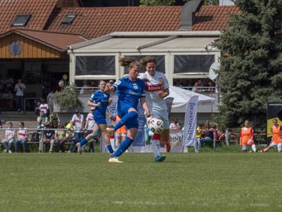 Zweikampf Nina Rolfes (SV Meppen, 03) gegen Rosa Rueckert (VfB Stuttgart, 11) GER, VfB Stuttgart vs. SV Meppen, Fussball, 2. Frauen Bundesliga, 23. Spieltag, Spielzeit 2025 2026, 26.04.2026 GER, VfB Stuttgart vs. SV Meppen, Fussball, 2. Frauen Bundesliga, 23. Spieltag, Spielzeit 2025 2026, 26.04.2026 Stuttgart Copyright: xEibner-Pressefoto CarstenxSchwerx EP_CSG