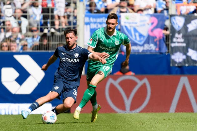 Maximilian Wittek (VfL Bochum) und Felix Higl (SpVgg Greuther Fuerth) im Kampf um den Ball waehrend des spiels der 2. Bundesliga zwischen VfL Bochum und SpVgg Greuther Fürth, Vonovia Ruhrstadion am 26. April 2026 in Bochum, Deutschland. (Foto von Max Maiwald DeFodi Images) +++ Maximilian Wittek (VfL Bochum) und Felix Higl (SpVgg Greuther Fuerth) battle for the ball during the 2. Bundesliga match between VfL Bochum and SpVgg Greuther Fürth at Vonovia Ruhrstadion on April 26, 2026 in Bochum, Germany. (Photo by Max Maiwald DeFodi Images) (Photo by Max Maiwald DeFodi Images) -