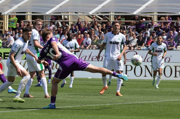 ACF Fiorentina v US Sassuolo Calcio - Serie A Albert Gudmundsson of ACF Fiorentina in action during the Italian Serie A football match between ACF Fiorentina and US Sassuolo Calcio , on April 26 ,2026 at the Artemio-Franchi stadium in Florence. Firenze FI Italy  Copyright: xAndreaxMartinix originalFilename:martini-acffiore260426_npuPw.jpg