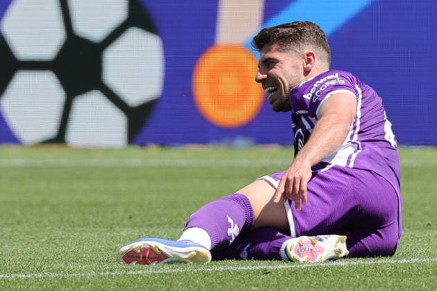 ACF Fiorentina v US Sassuolo Calcio - Serie A Manor Solomon of ACF Fiorentina lies on the ground during the Italian Serie A football match between ACF Fiorentina and US Sassuolo Calcio , on April 26 ,2026 at the Artemio-Franchi stadium in Florence. Firenze FI Italy  Copyright: xAndreaxMartinix originalFilename:martini-acffiore260426_nplZl.jpg