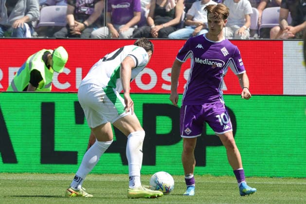 ACF Fiorentina v US Sassuolo Calcio - Serie A Albert Gudmundsson of ACF Fiorentina in action during the Italian Serie A football match between ACF Fiorentina and US Sassuolo Calcio , on April 26 ,2026 at the Artemio-Franchi stadium in Florence. Firenze FI Italy  Copyright: xAndreaxMartinix originalFilename:martini-acffiore260426_npxZK.jpg