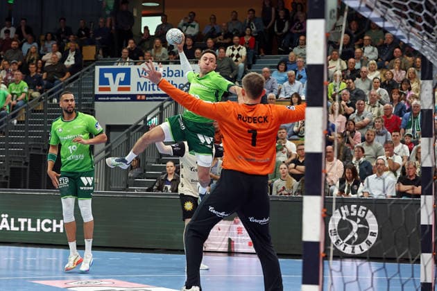 26.04.2026, xovx, Handball Daikin Handball Bundesliga, HSG Wetzlar - Bergischer HC v.l. Philipp Ahouansou (HSG Wetzlar), Ahmet Nafea (HSG Wetzlar), Christopher Rudeck (Bergischer HC) Wetzlar Buderus-Arena Hessen Deutschland (DE)