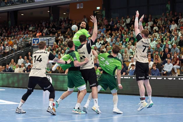 26.04.2026, xovx, Handball Daikin Handball Bundesliga, HSG Wetzlar - Bergischer HC v.l. Gerdas Babarskas (Bergischer HC), Josip Simic (HSG Wetzlar), Philipp Ahouansou (HSG Wetzlar), Philipp Ahouansou (HSG Wetzlar), Aron Seesing (Bergischer HC), Justin Müller (HSG Wetzlar), Johannes Wasielewski (Bergischer HC) Wetzlar Buderus-Arena Hessen Deutschland (DE)