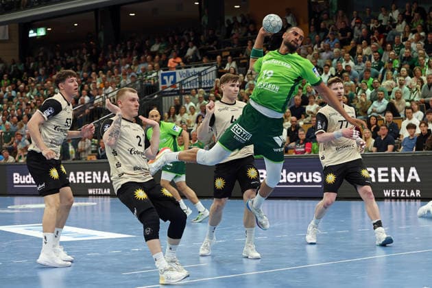 26.04.2026, xovx, Handball Daikin Handball Bundesliga, HSG Wetzlar - Bergischer HC v.l. Sören Steinhaus (Bergischer HC), Noah Beyer (Bergischer HC), Julian Fuchs (Bergischer HC), Philipp Ahouansou (HSG Wetzlar), Johannes Wasielewski (Bergischer HC). Wetzlar Buderus-Arena Hessen Deutschland (DE)