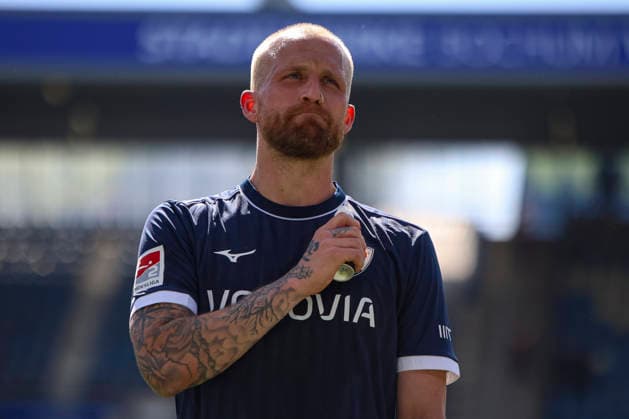 26.04.2026, GER, Fussball, Herren, 2. BL, Saison 2025 2026, Vfl Bochum vs SpVgg Greuther Fürth Philipp Hofmann (Bochum) Schlussjubel, jubelt nach dem Sieg Bochum vonovia Ruhrstadion Nordrhein-Westfalen Deutschland