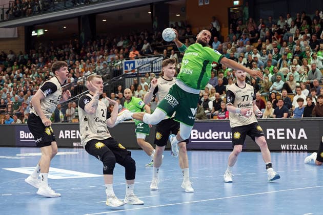 26.04.2026, xovx, Handball Daikin Handball Bundesliga, HSG Wetzlar - Bergischer HC v.l. Sören Steinhaus (Bergischer HC), Noah Beyer (Bergischer HC), Julian Fuchs (Bergischer HC), Philipp Ahouansou (HSG Wetzlar), Johannes Wasielewski (Bergischer HC). Wetzlar Buderus-Arena Hessen Deutschland (DE)