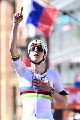 Sport Bilder des Tages Liege Bastogne Liege 2026 Cycling Race LIEGE, BELGIUM - APRIL 26 : Pogacar Tadej (SLO) of UAE Team Emirates XRG celebrating his victory during the 112th edition of Liege Bastogne Liege an UCI World Tour 1.UWT one day cycling road race for Men Elite of 260 km with start in Liege and finish in Liege on April 26, 2026 in Liege, Belgium, 26 04 2026 ( Motordriver Guy De Vuyst - Liege Belgium  Copyright: xPeterxDexVoechtx