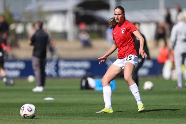 Maj Schneider (SC Freiburg) beim aufwaermen waehrend des Spiels der Frauen Bundesliga zwischen Bayer 04 Leverkusen und SC Freiburg, Ulrich-Haberland-Stadion am 26. April 2026 in Leverkusen, Deutschland. (Foto von Oliver Kaelke DeFodi Images) +++ Maj Schneider (SC Freiburg) warm(s) up during the Woman Bundesliga match between Bayer 04 Leverkusen and SC Freiburg at Ulrich-Haberland-Stadion on April 26, 2026 in Leverkusen, Germany. (Photo by Oliver Kaelke DeFodi Images) DFL regulations prohibit any use of photographs as image sequences and or quasi-video. (Photo by Oliver Kaelke DeFodi Images) -